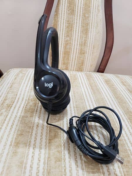 Logitech Headphones Model  H390 Good Condition 1