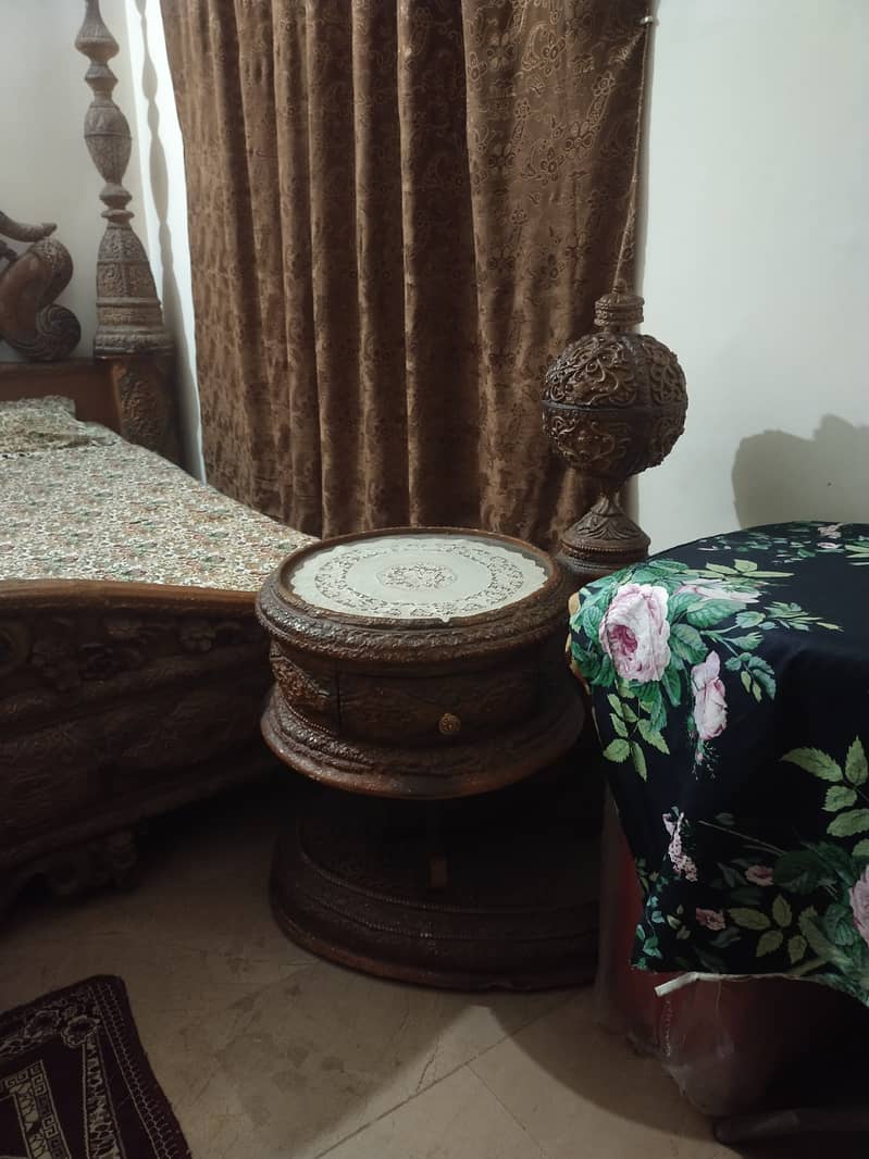 Nawab's Antique King Size Bed with Side Tables 3