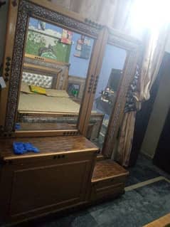 selling my dressing table on urgent basis 0
