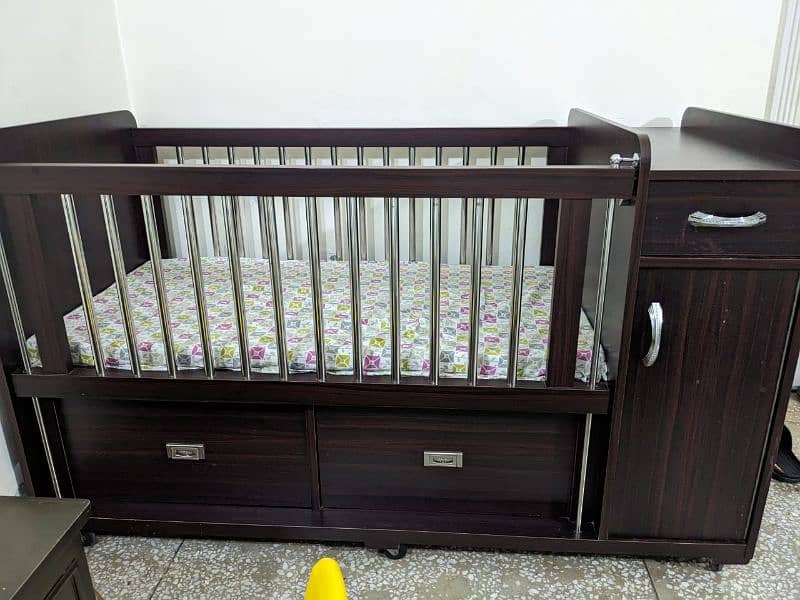baby cot with deep draws 1