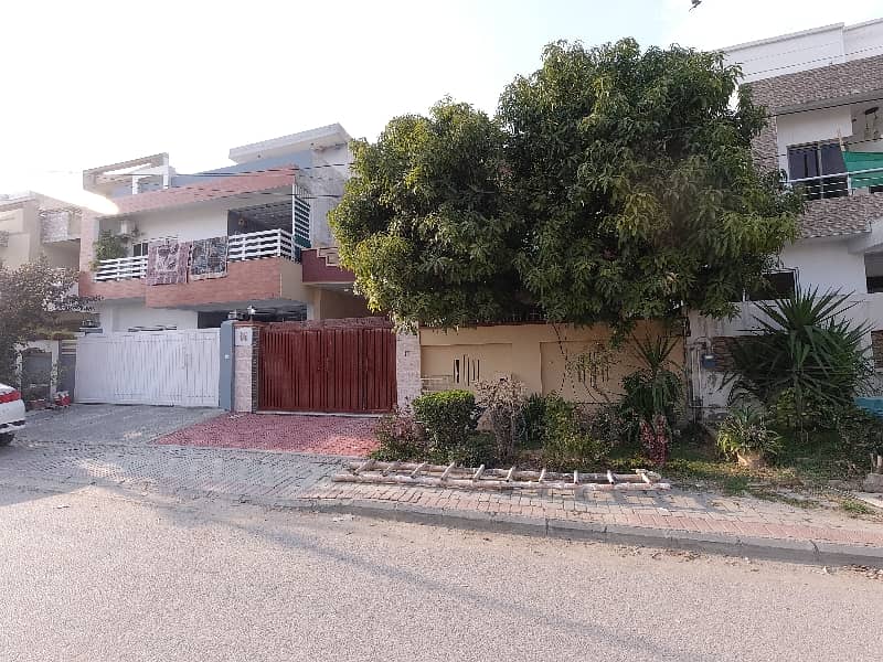 2100 Square Feet ( 10 Marla )Double Unit House. Available For Sale in Margalla View Co-operative Housing Society. MVCHS D-17 Islamabad. 3