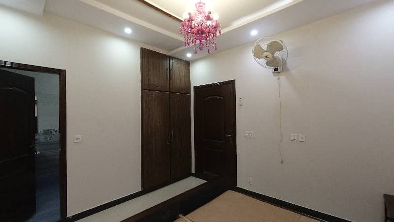 MODREN DESIGN 5 MARLA BRAND NEW FURNISHED HOUSE FOR SALE IN VERY REASOANBLE PRICE 1