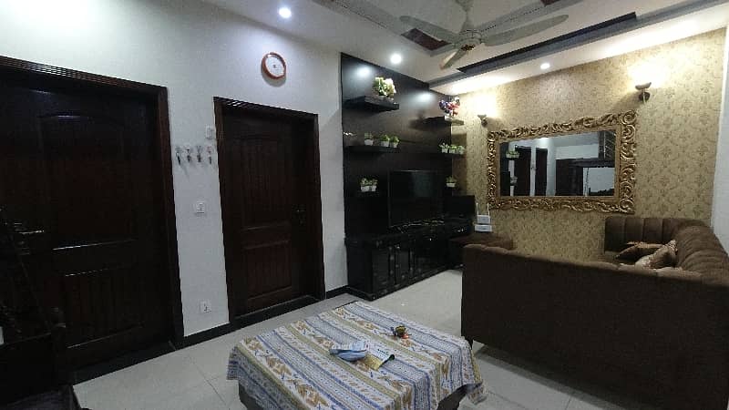 MODREN DESIGN 5 MARLA BRAND NEW FURNISHED HOUSE FOR SALE IN VERY REASOANBLE PRICE 10