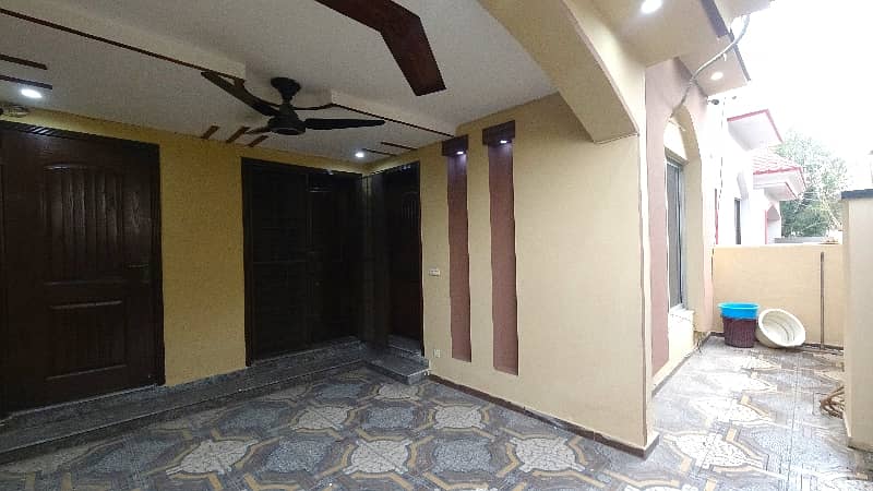 MODREN DESIGN 5 MARLA BRAND NEW FURNISHED HOUSE FOR SALE IN VERY REASOANBLE PRICE 14