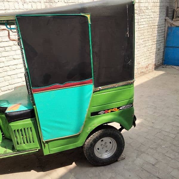 I am rickshaw sale good condition. 03052878757 5