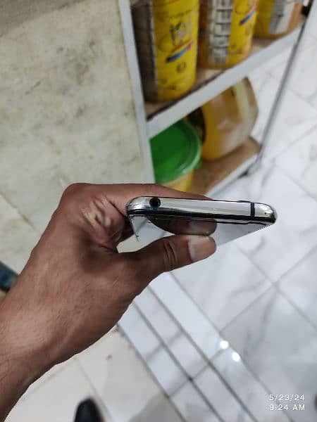 Aquos R2 10/10 Not PTA For Sale 4
