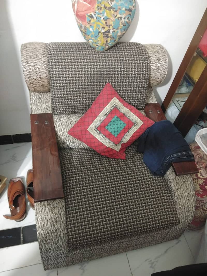 5 Seaters Sofa Set with center table in good condition 1