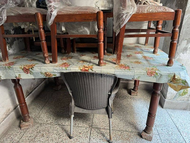 Dinning Table with chairs 1