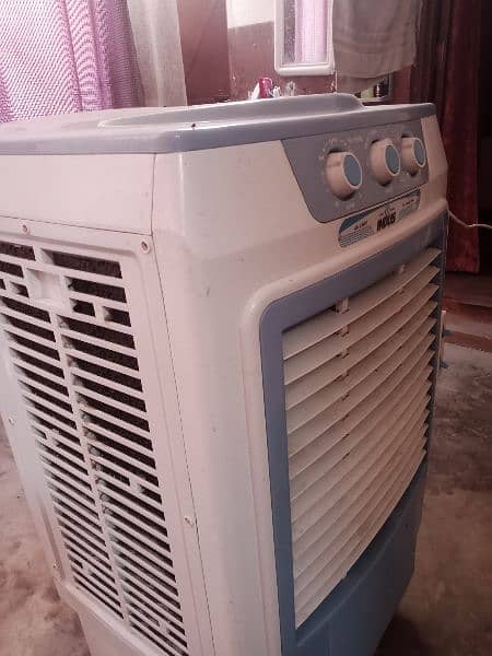 Indus air cooler with ice bottle system 3