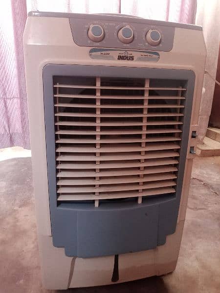 Indus air cooler with ice bottle system 8