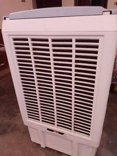 Indus air cooler with ice bottle system 9