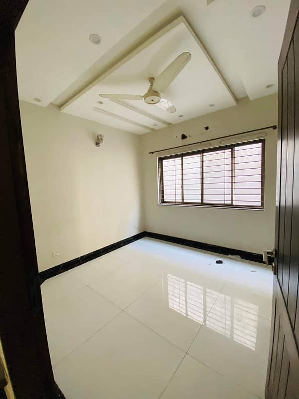 10 Marla Beautiful Bungalow For Rent In Pchs Near Dha Lahore 8