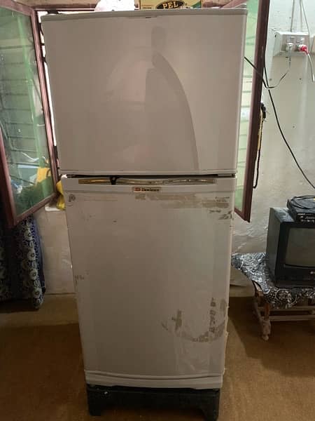 Dawlance fridge 9.5/10 condition . . 2