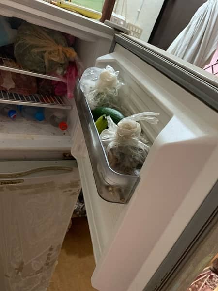 Dawlance fridge 9.5/10 condition . . 7