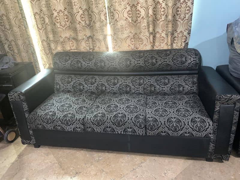 6- seater sofa for sale ! 2
