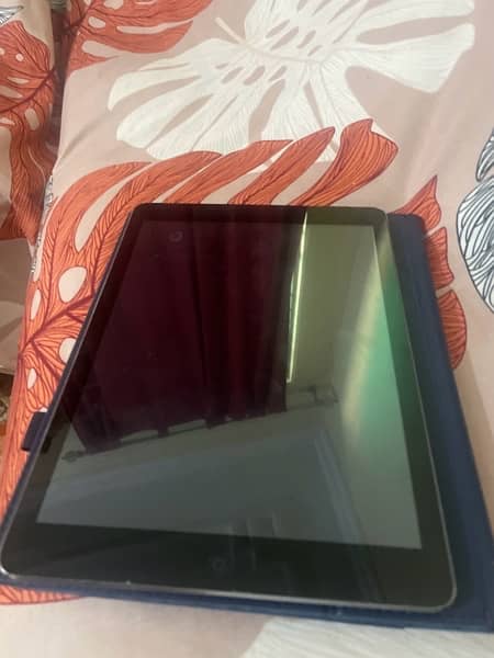 GOOD condition Ipad AIR for sale 2