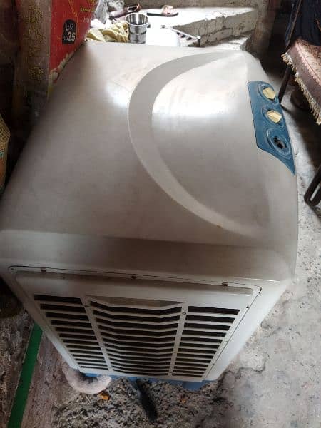 i want to sale air coolar 10/10 condition 4