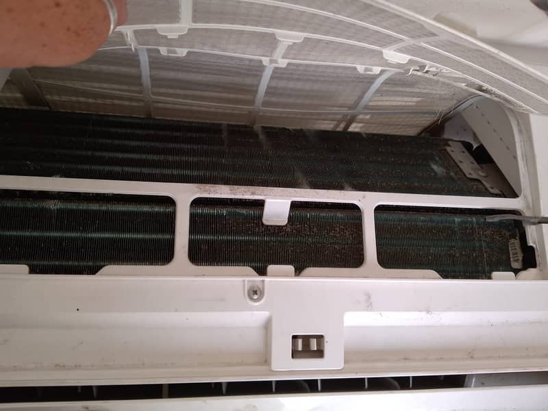 Dawlance 1.25 Ton Inverter Air Conditioner for sale 1