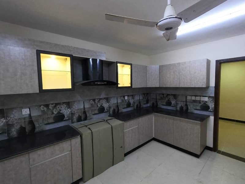 3300 Square Feet Flat For Sale In Askari 5 - Sector J Karachi 3