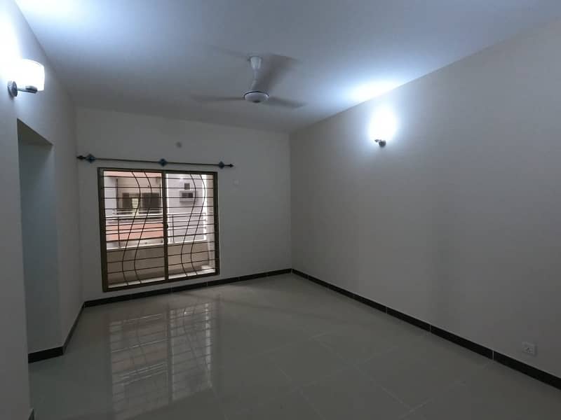 Askari 5 - Sector J Flat Sized 3300 Square Feet Is Available 3