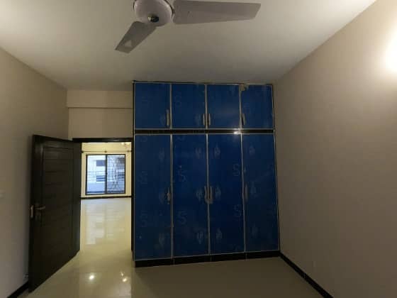 2700 Square Feet Flat In Stunning Askari 5 - Sector J Is Available For rent 13