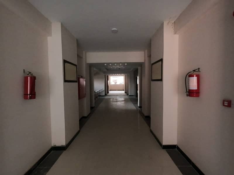 Ready To sale A Flat 2700 Square Feet In Askari 5 - Sector J Karachi 8