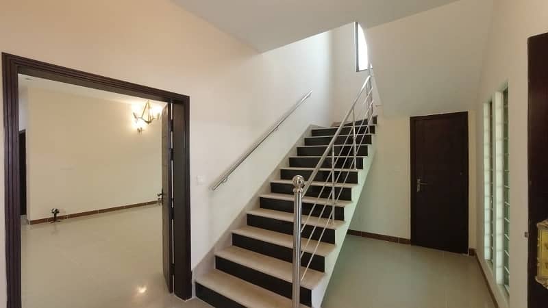 Get A 375 Square Yards House For rent In Askari 5 - Sector J 2