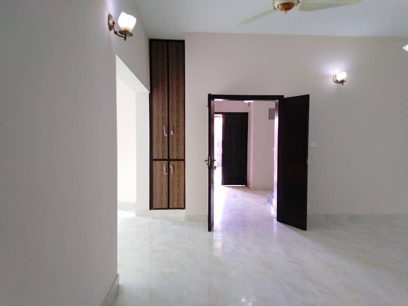 375 Square Yards House In Askari 5 - Sector H Is Available For sale 1