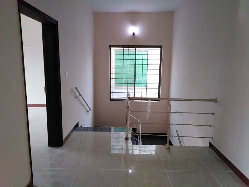 375 Square Yards House In Askari 5 - Sector H Is Available For sale 2