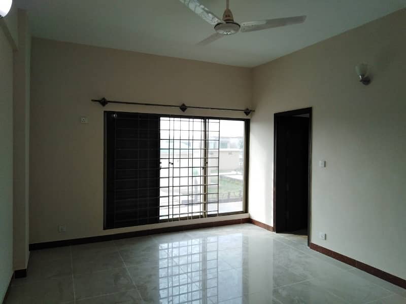375 Square Yards House In Askari 5 - Sector H Is Available For sale 3