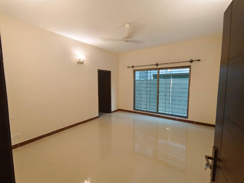 427 Square Yards House Situated In Askari 5 - Sector H For sale 8