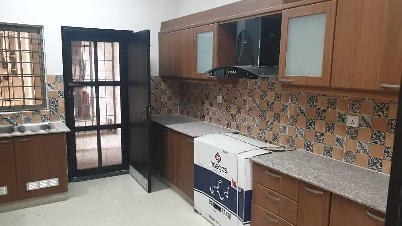 Flat Of 2600 Square Feet Available For sale In Askari 5 - Sector E 2