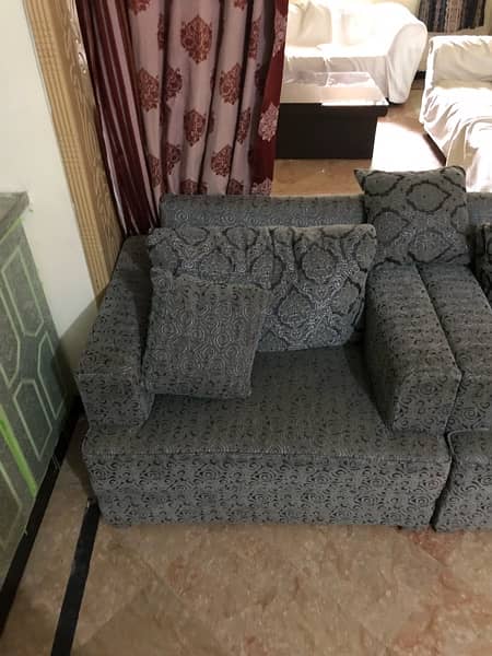 I am selling brand new 5 seater sofa! 3