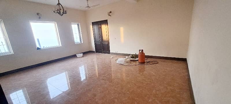 A Spacious 4500 Square Feet House In Bani Gala 8