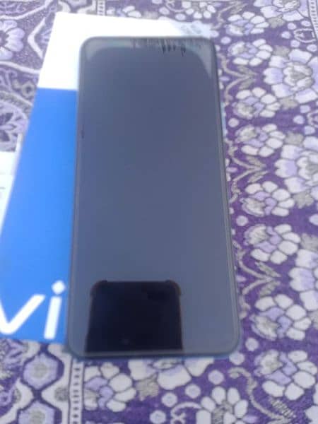 Vivo y31 4/128 with box and charger 3