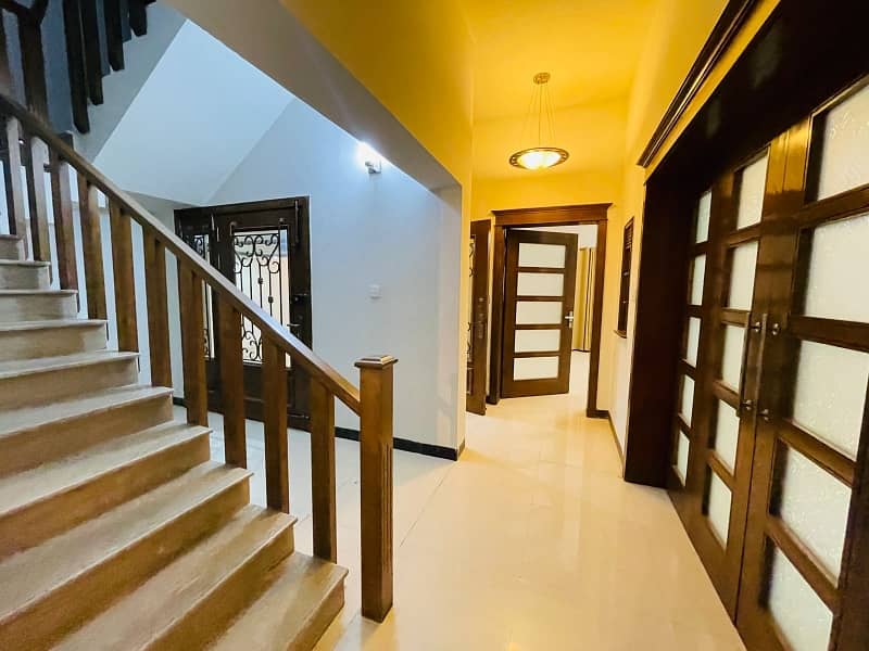 Luxury House On Extremely prime Location Available For Rent in Islamabad 9
