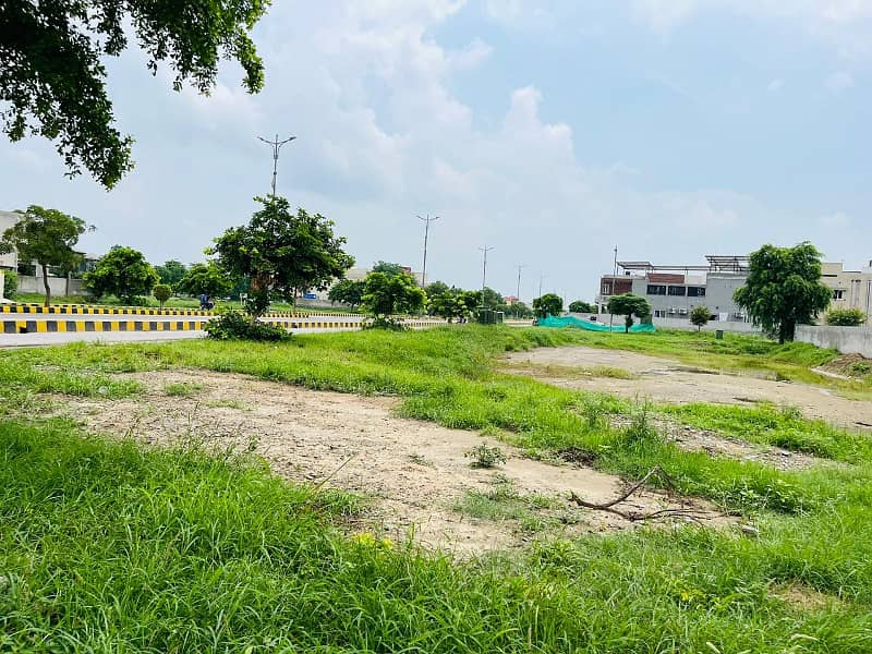 Direct Owner 1 Kanal 160 Feet Road Facing Park 2 Sided Open Plot 733 For Sale In Dha Phase 8 Block U 1