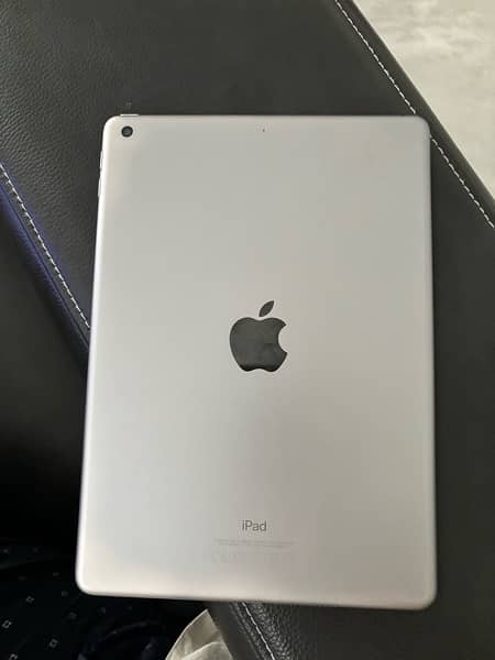 ipad 5th generation silver 32GB 1