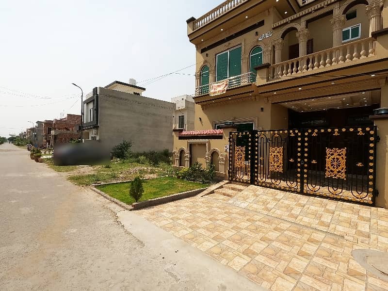 Spacious 5 Marla House Available For sale In Khayaban-e-Amin - Block L 3