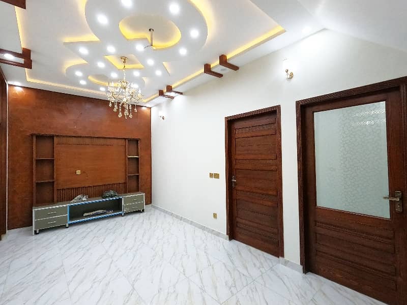 Spacious 5 Marla House Available For sale In Khayaban-e-Amin - Block L 6