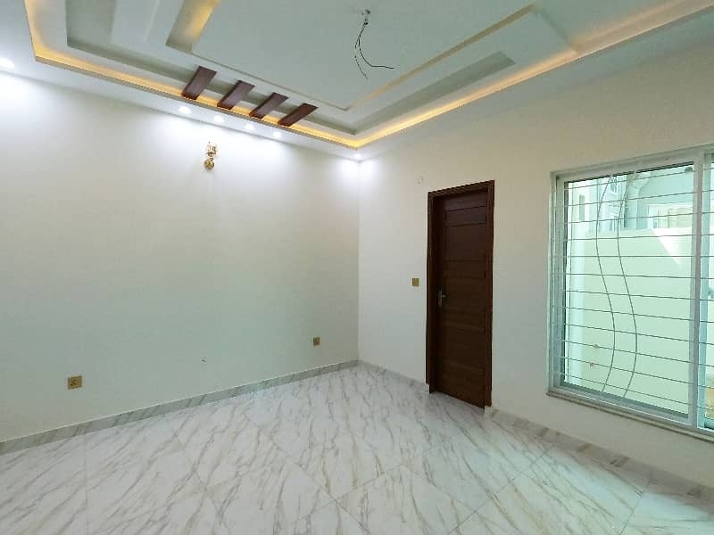 Spacious 5 Marla House Available For sale In Khayaban-e-Amin - Block L 11