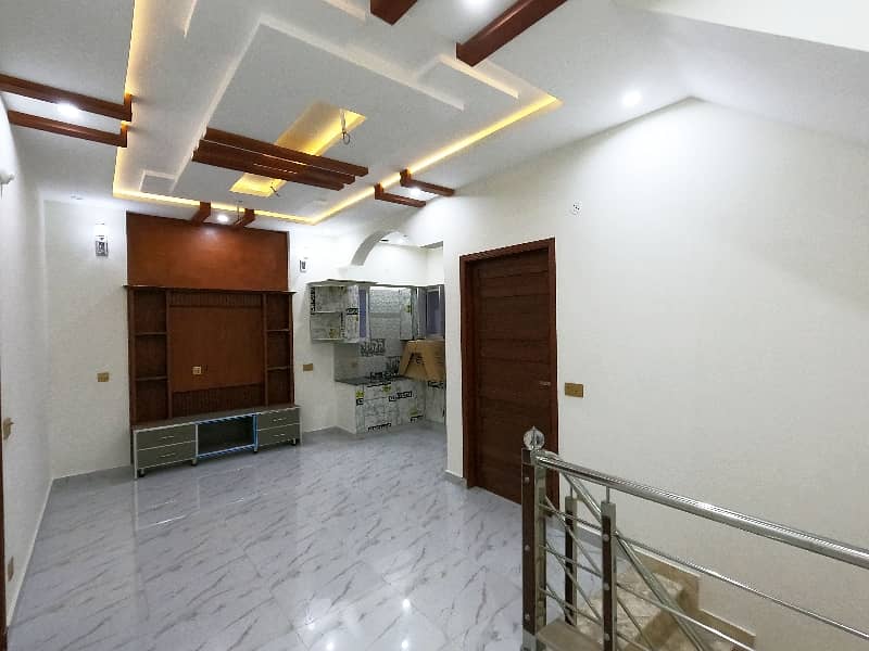 Spacious 5 Marla House Available For sale In Khayaban-e-Amin - Block L 15