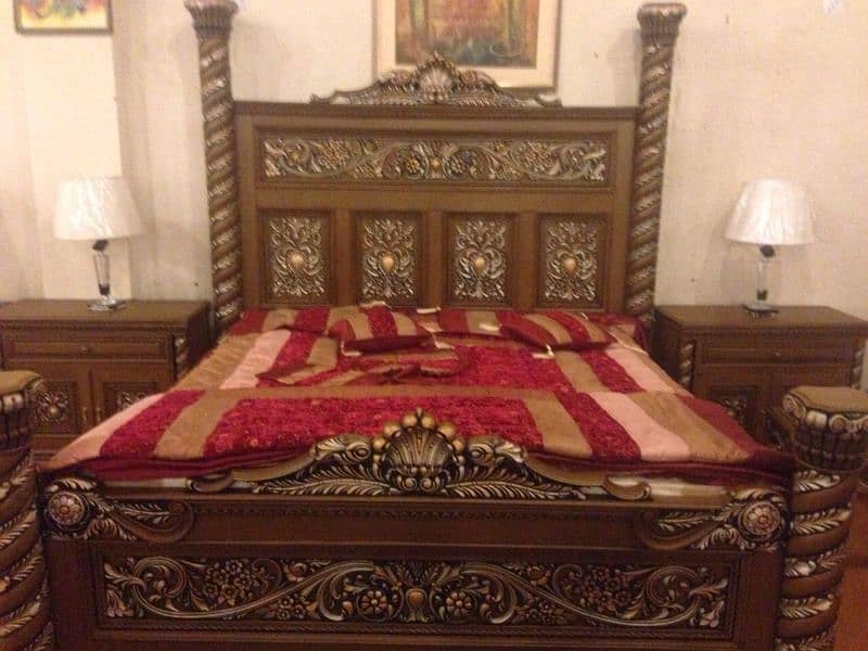Akhrot/Walnut Wood Bed King Size 2