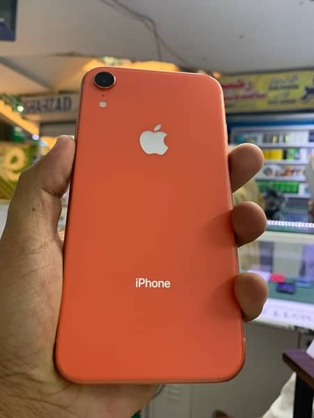 iphone xr 10/10 condition battery health 100 % 0