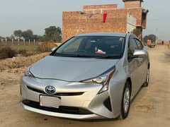 *Toyota Prius S Model 2016 (2018 Islamabad Registered)* 0