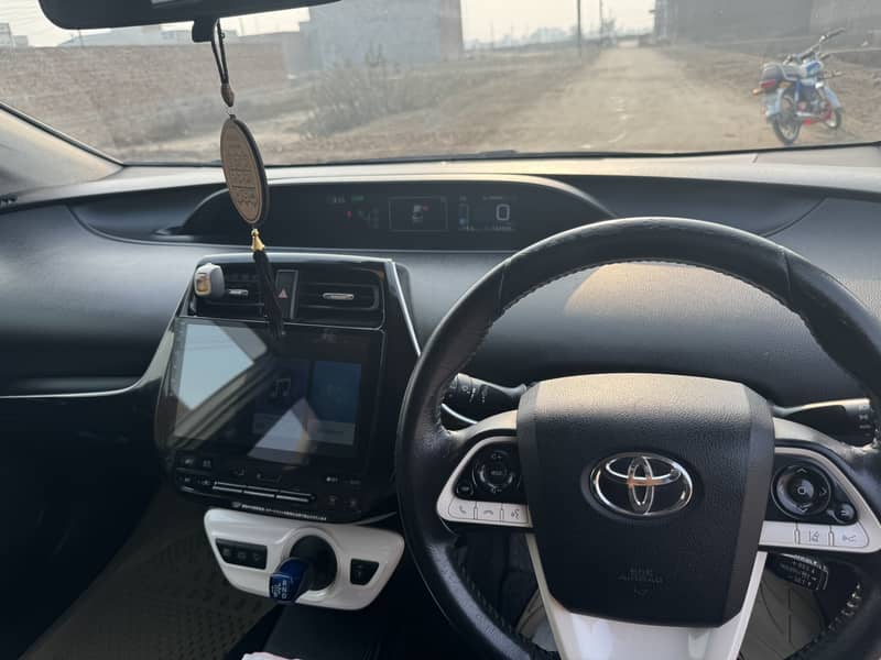 *Toyota Prius S Model 2016 (2018 Islamabad Registered)* 6