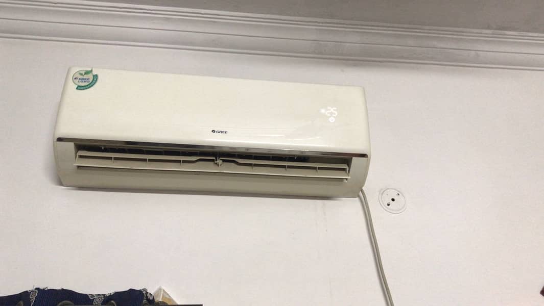 I want to sell Gree 1 Ton Split Room AC 1
