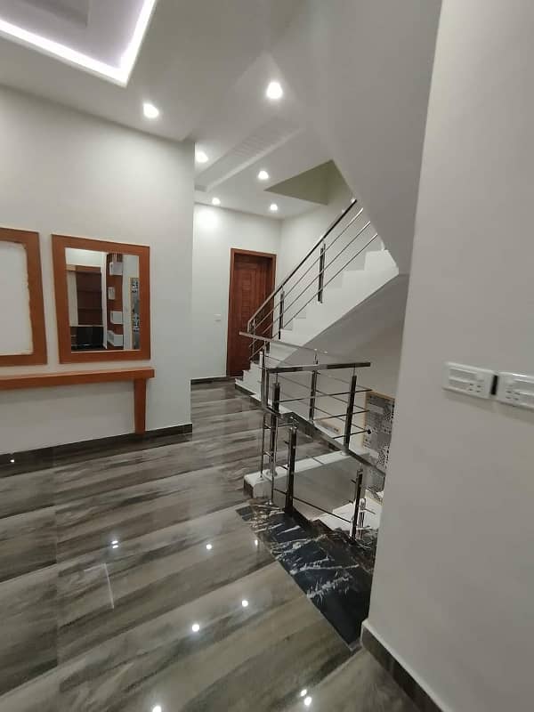 8 Marla house Available for sale in Sector B Bahria Town Lahore 14