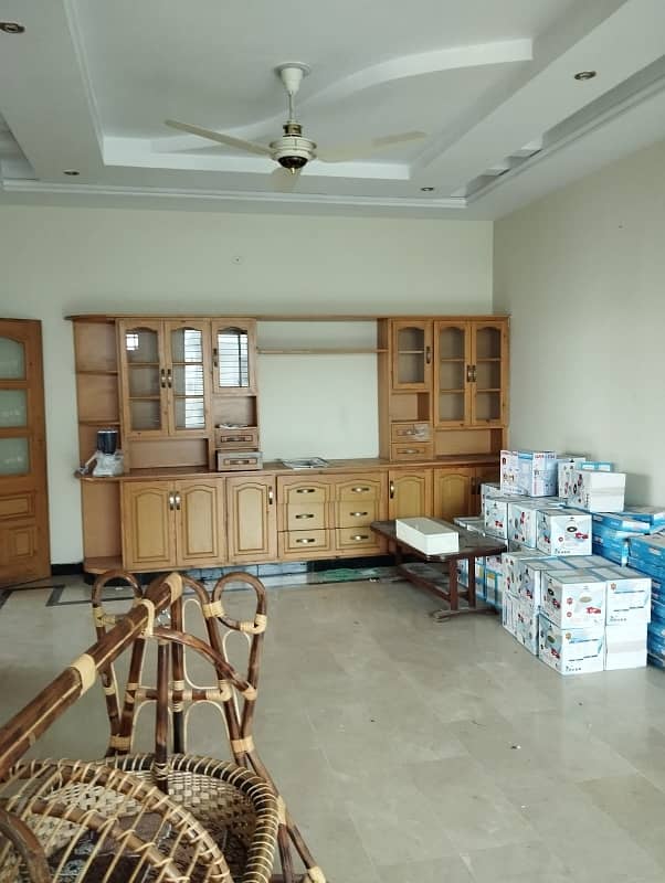 F15. . . Upper Portion 5400sq feet Neat And Clean Brand New condition bijli Gas available 5