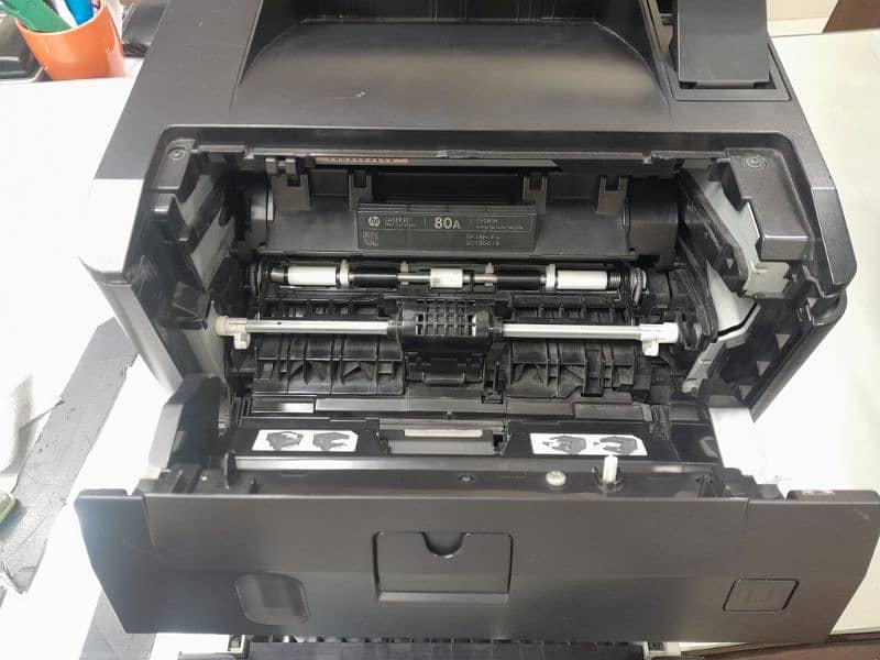 HP LaserJet Pro 400 - M401dn 1